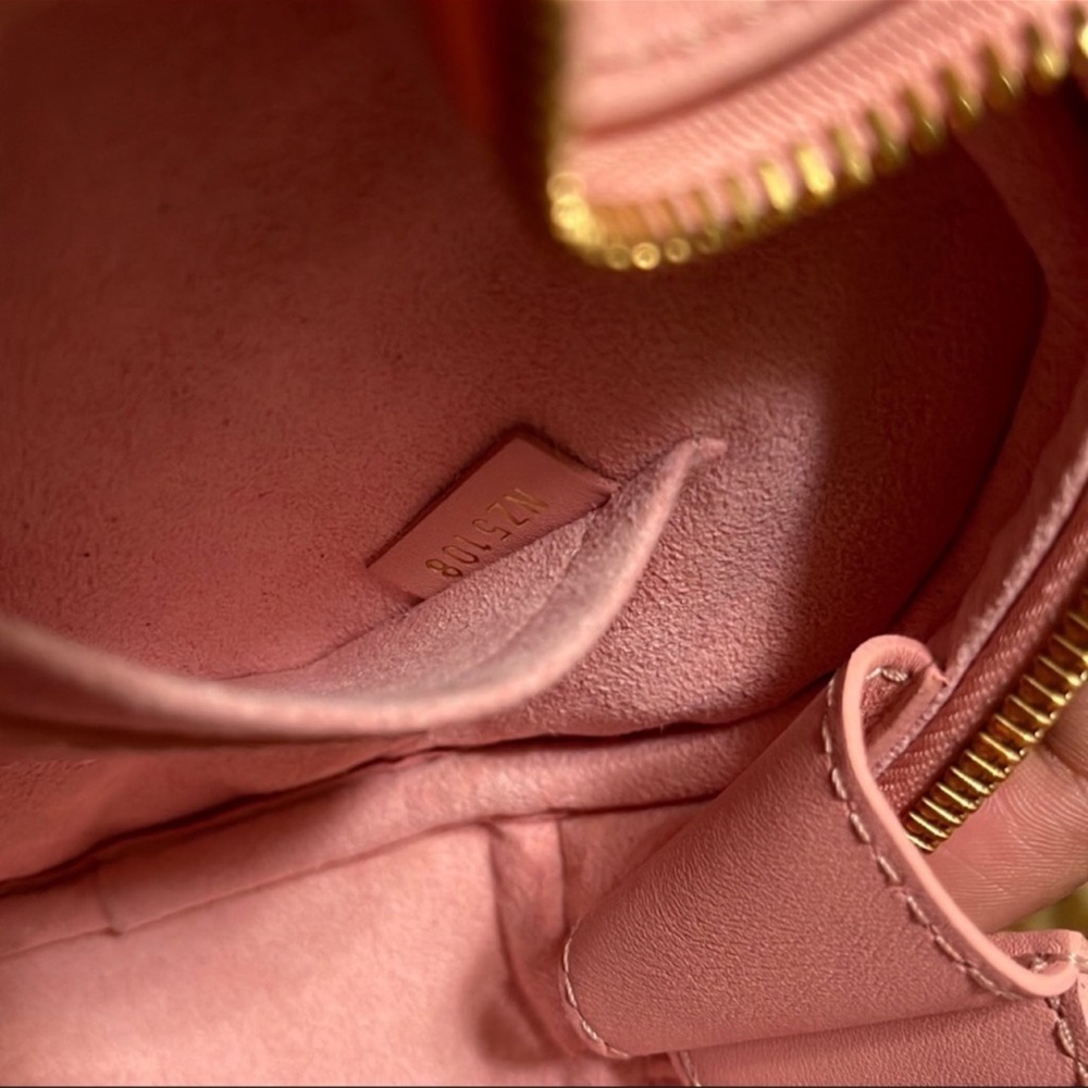 Louis Vuitton New Wave Limited Edition Love Lock Heart Pink Bag💕 - Picture 12 of 16